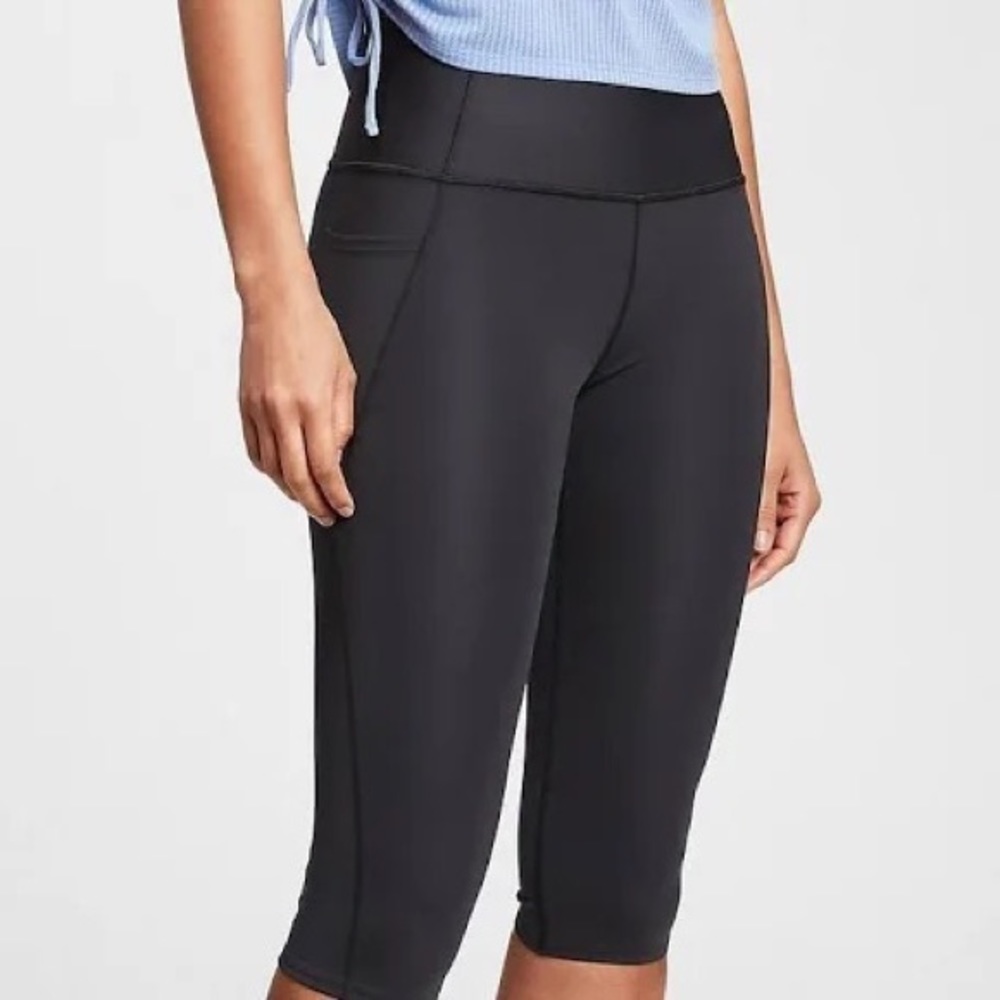 Gap Fit Crop Leggings in Sculpt Revolution